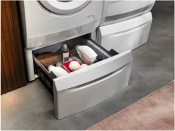 Stovas skalbyklei ir džiovyklei Electrolux M1WYHPE3